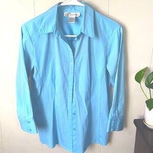 Dress Barn No iron fitted baby blue button down shirt S